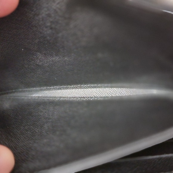 Louis Vuitton Black Epi Zippy Wallet and LV key holder Combo. CA0171 - Picture 8 of 16